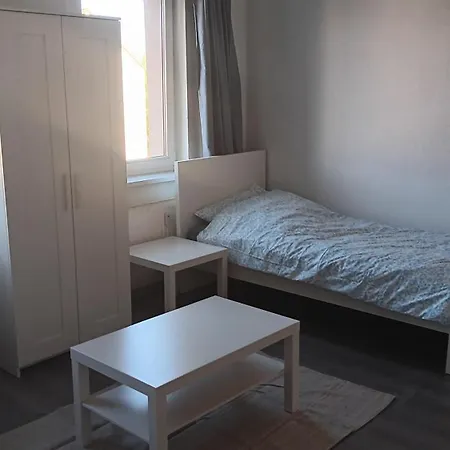 Crew Quartier Serviced 3 Schlafzimmer Mit Kueche, Bad Waschmaschine, Flat Tv, Wifi, Usw In Leuna * Merseburg