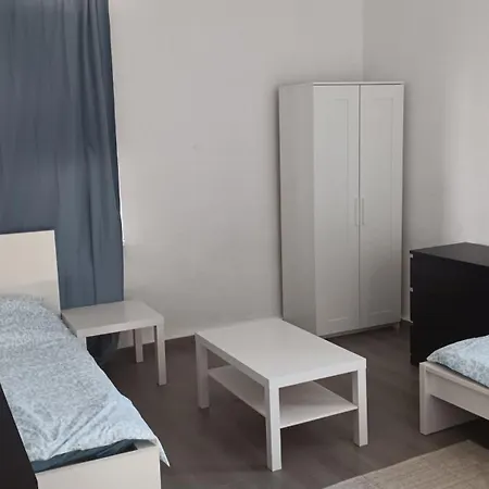 Crew Quartier Serviced 3 Schlafzimmer Mit Kueche, Bad Waschmaschine, Flat Tv, Wifi, Usw In Leuna * Merseburg