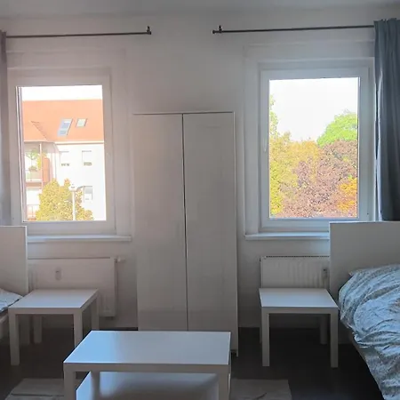 Crew Quartier Serviced 3 Schlafzimmer Mit Kueche, Bad Waschmaschine, Flat Tv, Wifi, Usw In Leuna * Merseburg