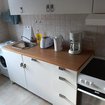 Apartment Crew Quartier Serviced 3 Schlafzimmer Mit Kueche, Bad Waschmaschine, Flat Tv, Wifi, Usw In Leuna Merseburg