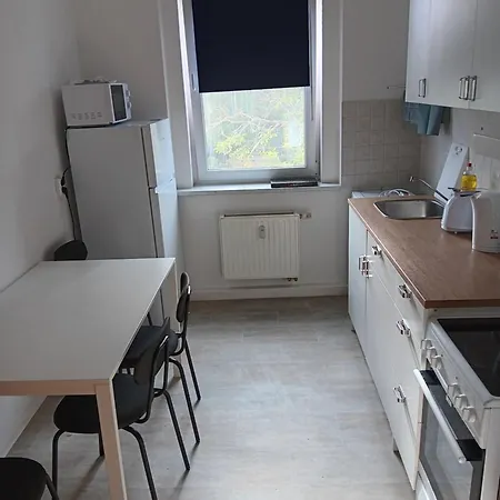 Apartment Crew Quartier Serviced 3 Schlafzimmer Mit Kueche, Bad Waschmaschine, Flat Tv, Wifi, Usw In Leuna