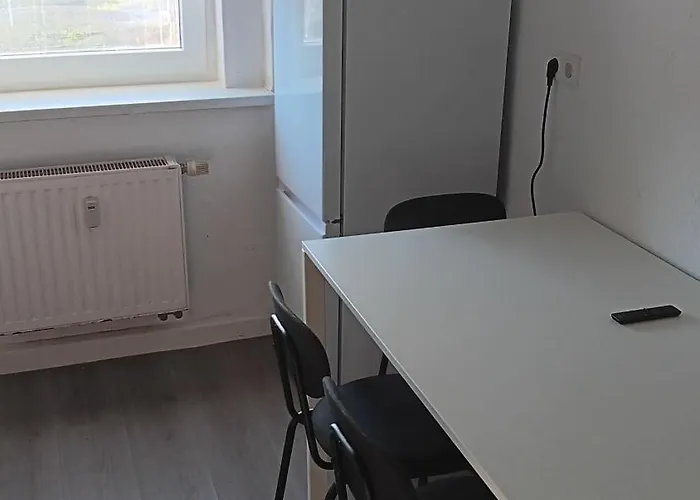 Apartamento Crew Quartier Serviced 3 Schlafzimmer Mit Küche, Bad Waschmaschine, Flat Tv, Wifi, Usw In Leuna *