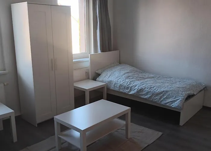 Crew Quartier Serviced 3 Schlafzimmer Mit Küche, Bad Waschmaschine, Flat Tv, Wifi, Usw In Leuna * Merseburgo