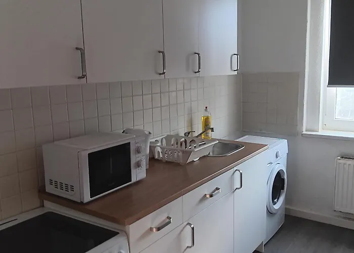 Crew Quartier Serviced 3 Schlafzimmer Mit Küche, Bad Waschmaschine, Flat Tv, Wifi, Usw In Leuna