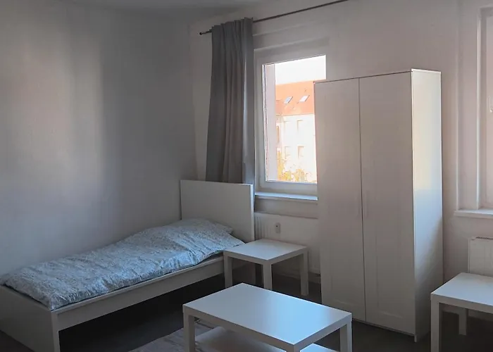 Apartamento Crew Quartier Serviced 3 Schlafzimmer Mit Küche, Bad Waschmaschine, Flat Tv, Wifi, Usw In Leuna *