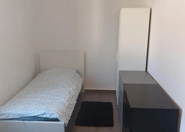 Apartamento Crew Quartier Serviced 3 Schlafzimmer Mit Küche, Bad Waschmaschine, Flat Tv, Wifi, Usw In Leuna Merseburgo