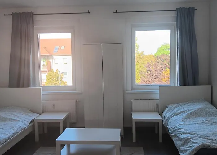 Crew Quartier Serviced 3 Schlafzimmer Mit Küche, Bad Waschmaschine, Flat Tv, Wifi, Usw In Leuna * Merseburgo