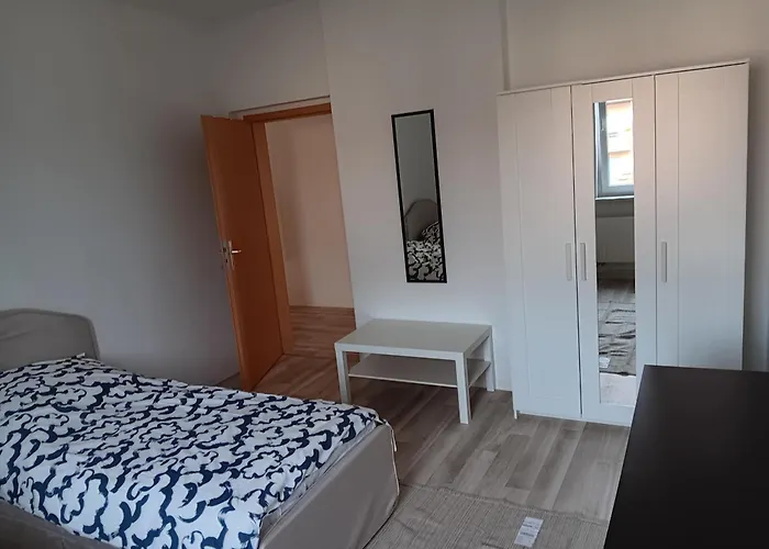 Crew Quartier Serviced 3 Schlafzimmer Mit Küche, Bad Waschmaschine, Flat Tv, Wifi, Usw In Leuna Apartamento Merseburgo