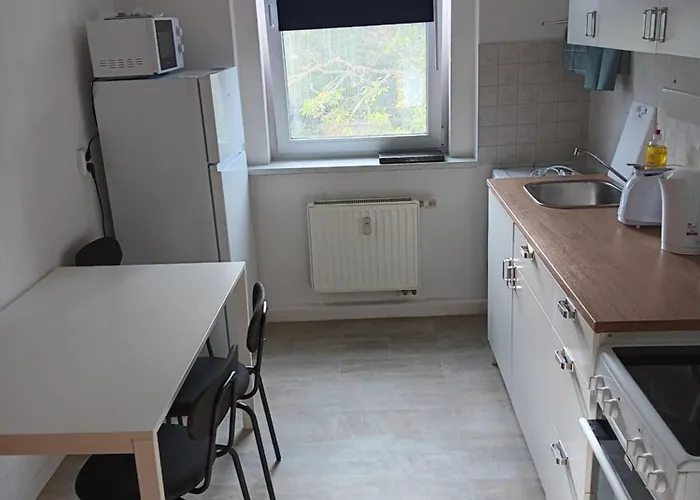 Apartamento Crew Quartier Serviced 3 Schlafzimmer Mit Küche, Bad Waschmaschine, Flat Tv, Wifi, Usw In Leuna