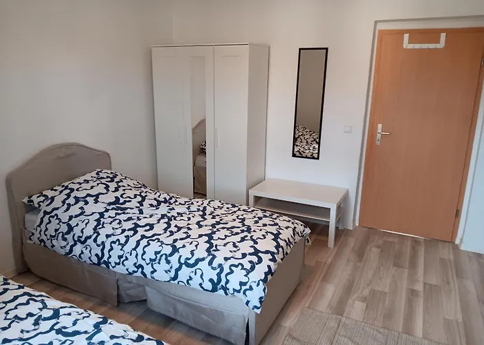 Crew Quartier Serviced 3 Schlafzimmer Mit Küche, Bad Waschmaschine, Flat Tv, Wifi, Usw In Leuna Apartamento *